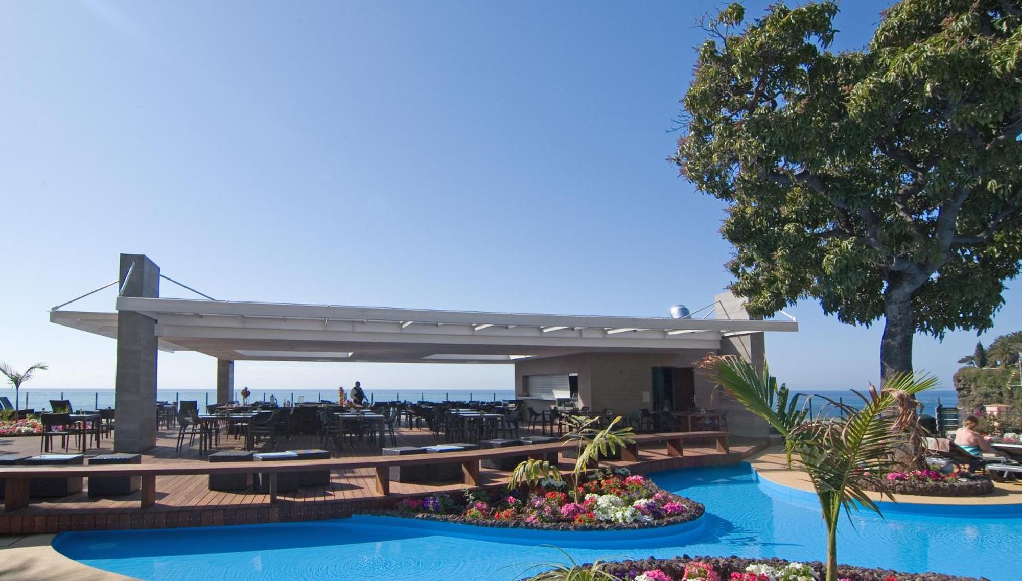 Pestana Carlton Madeira Ocean Resort Hotel Funchal (Madeira) Exterior foto The restaurant at the top of the tower