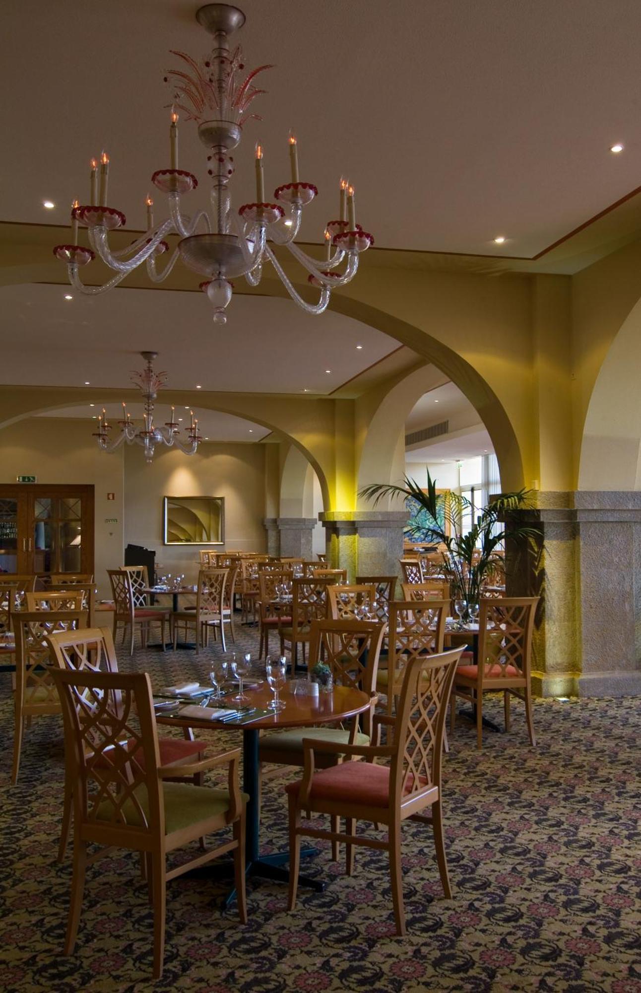 Pestana Carlton Madeira Ocean Resort Hotel Funchal (Madeira) Exterior foto The restaurant at the hotel