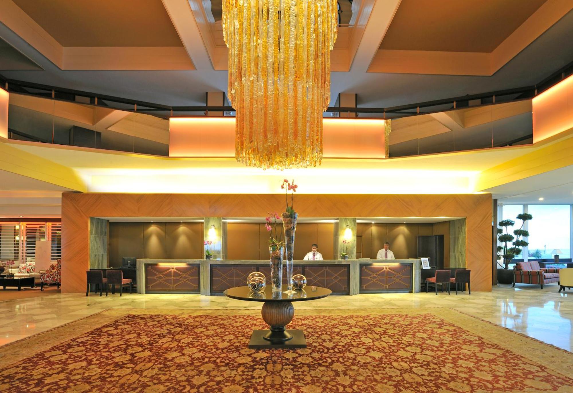 Pestana Carlton Madeira Ocean Resort Hotel Funchal (Madeira) Exterior foto The lobby of the hotel