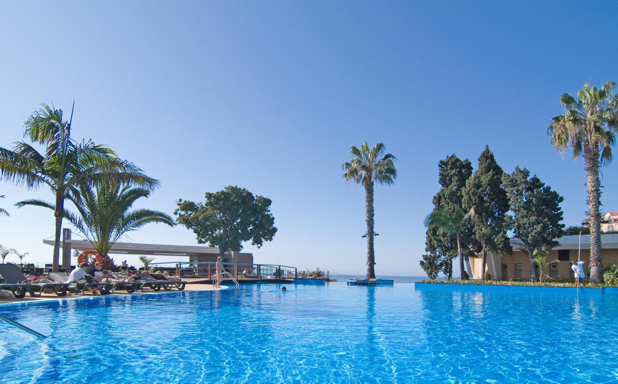 Pestana Carlton Madeira Ocean Resort Hotel Funchal (Madeira) Exterior foto Infinity pool at the Grand Resort